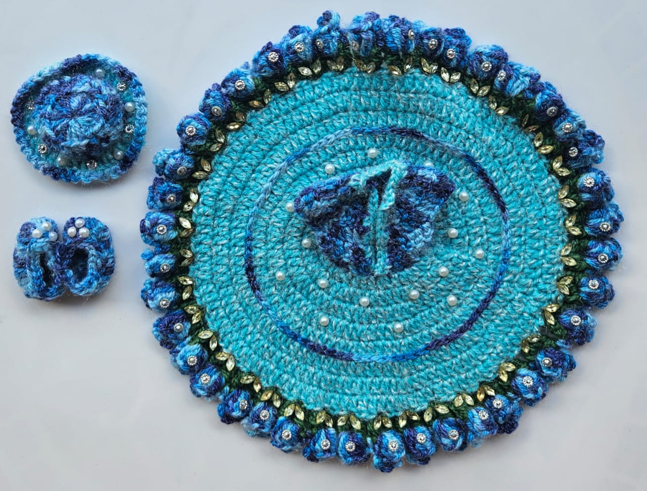 Woollen Dress With Cap And Shoes - 86