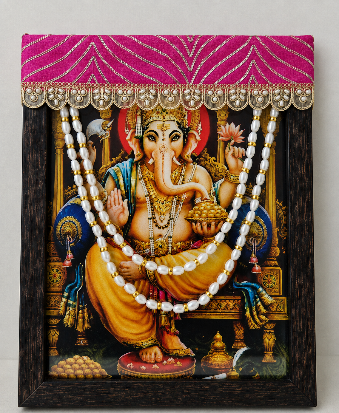 Photo Frame Choli With Mala - F003