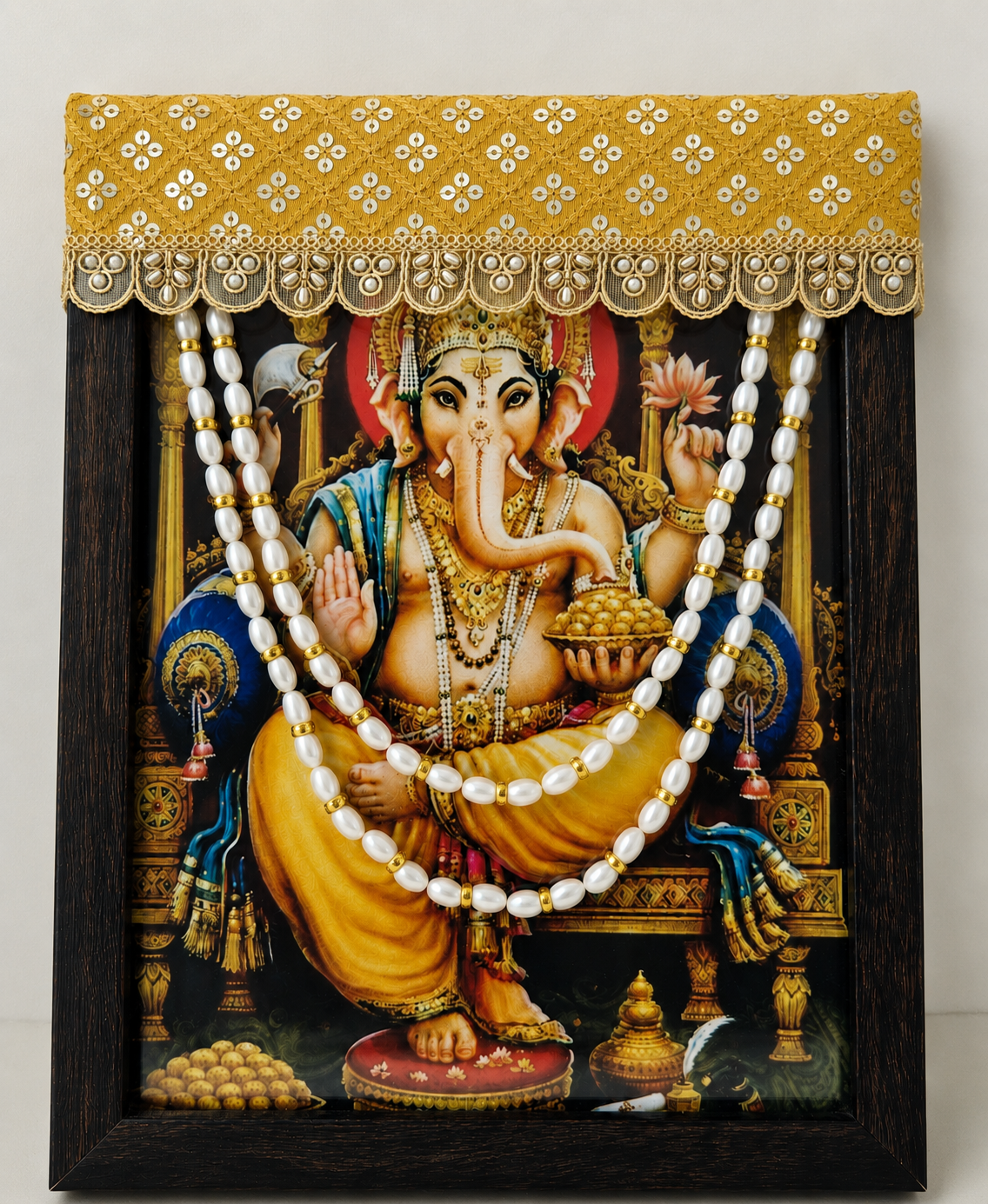 Photo Frame Choli With Mala - F005