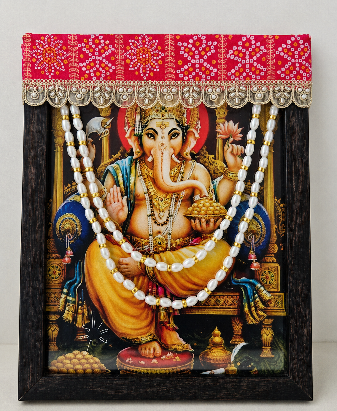 Photo Frame Choli With Mala - F006